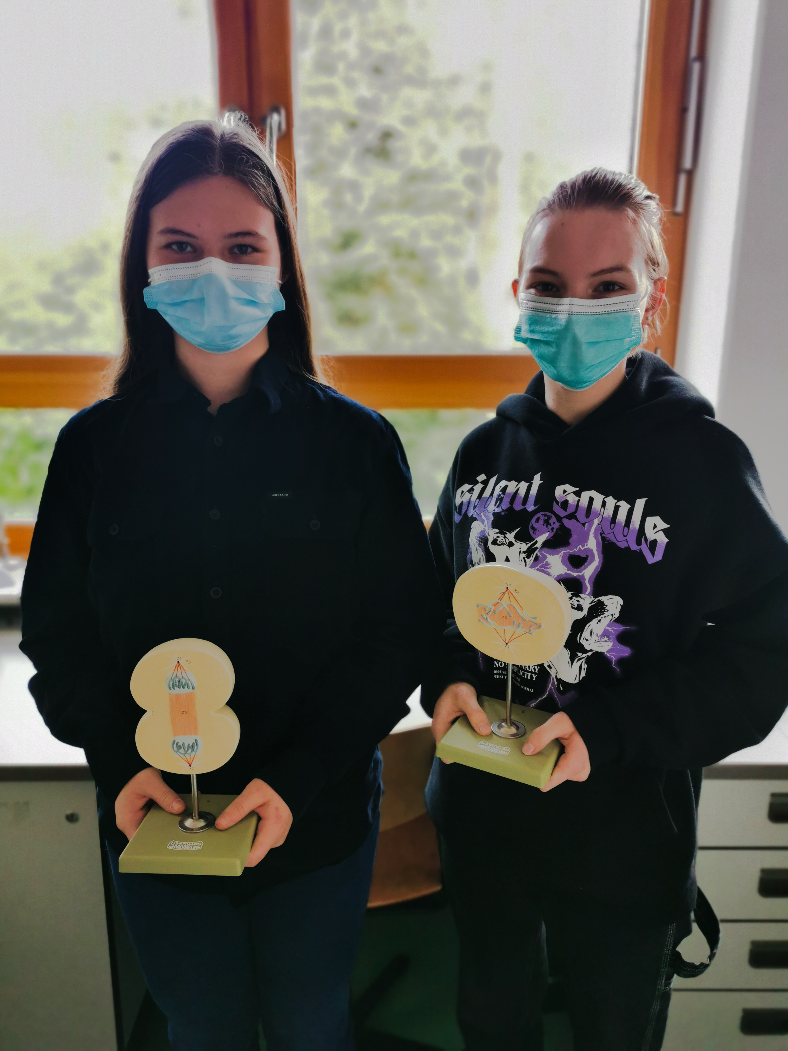 Zwei Sch&uuml;lerinnen des Leistungskurses Biologie am UniStem Day dabei!