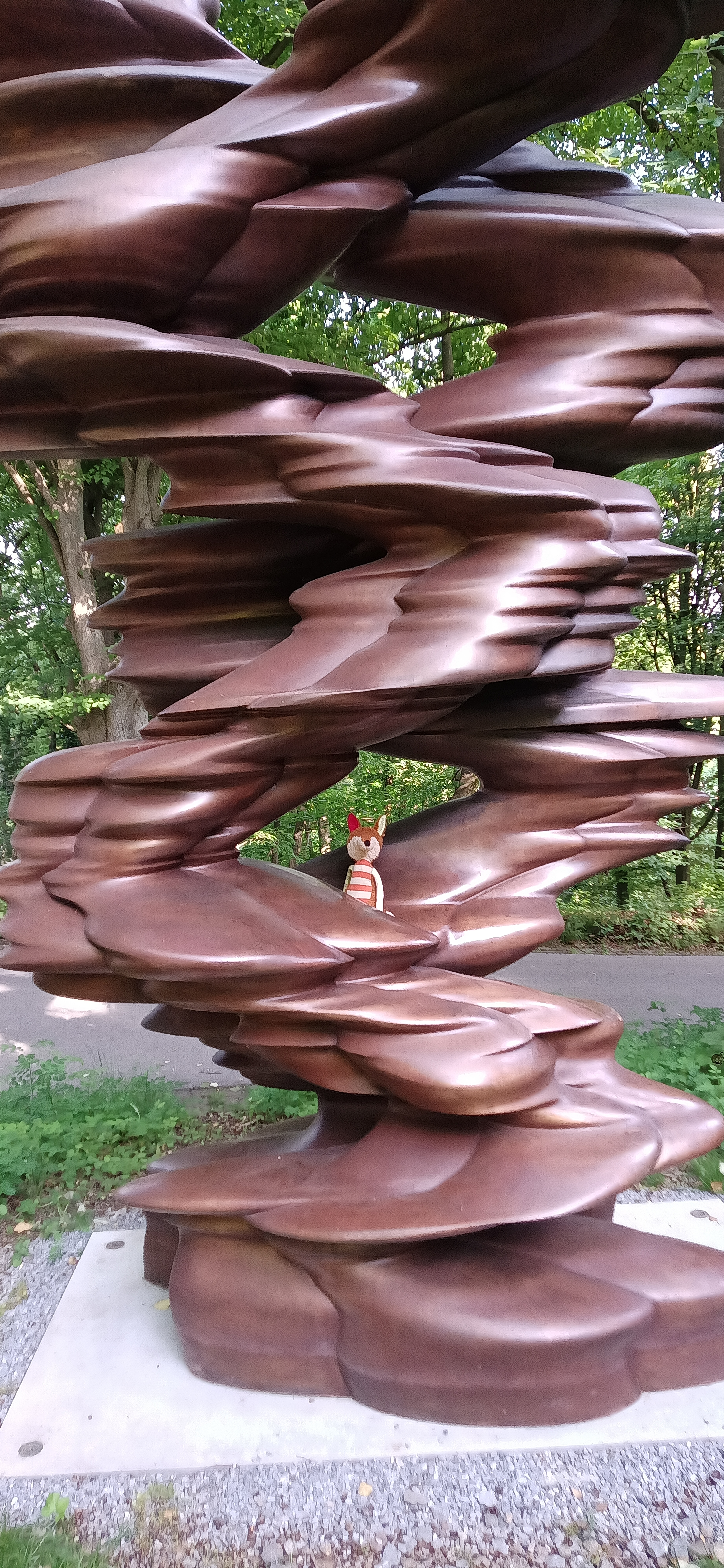 Kunstvoll experimentieren &ndash; Klassen 6E und 6F zu Gast im Skulpturenpark Waldfrieden