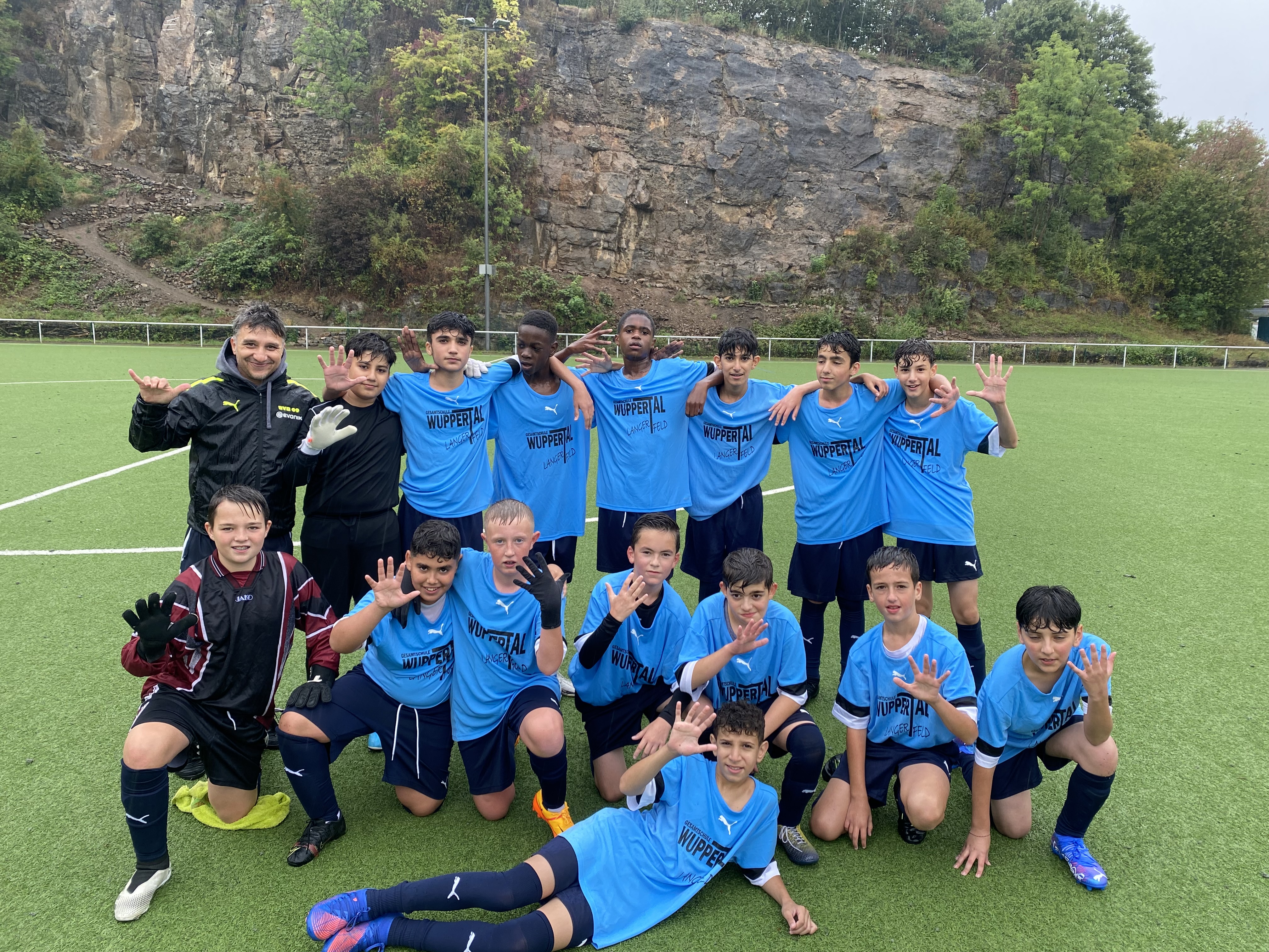 Jungen der GE-Langerfeld gewinnen die Vorrunde der Stadtmeisterschaften im Fu&szlig;ball 2022/2023